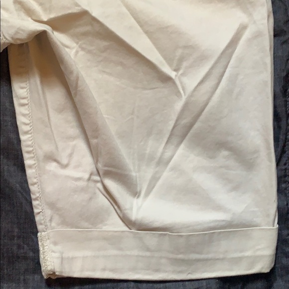 Bermuda shorts - Picture 9 of 10